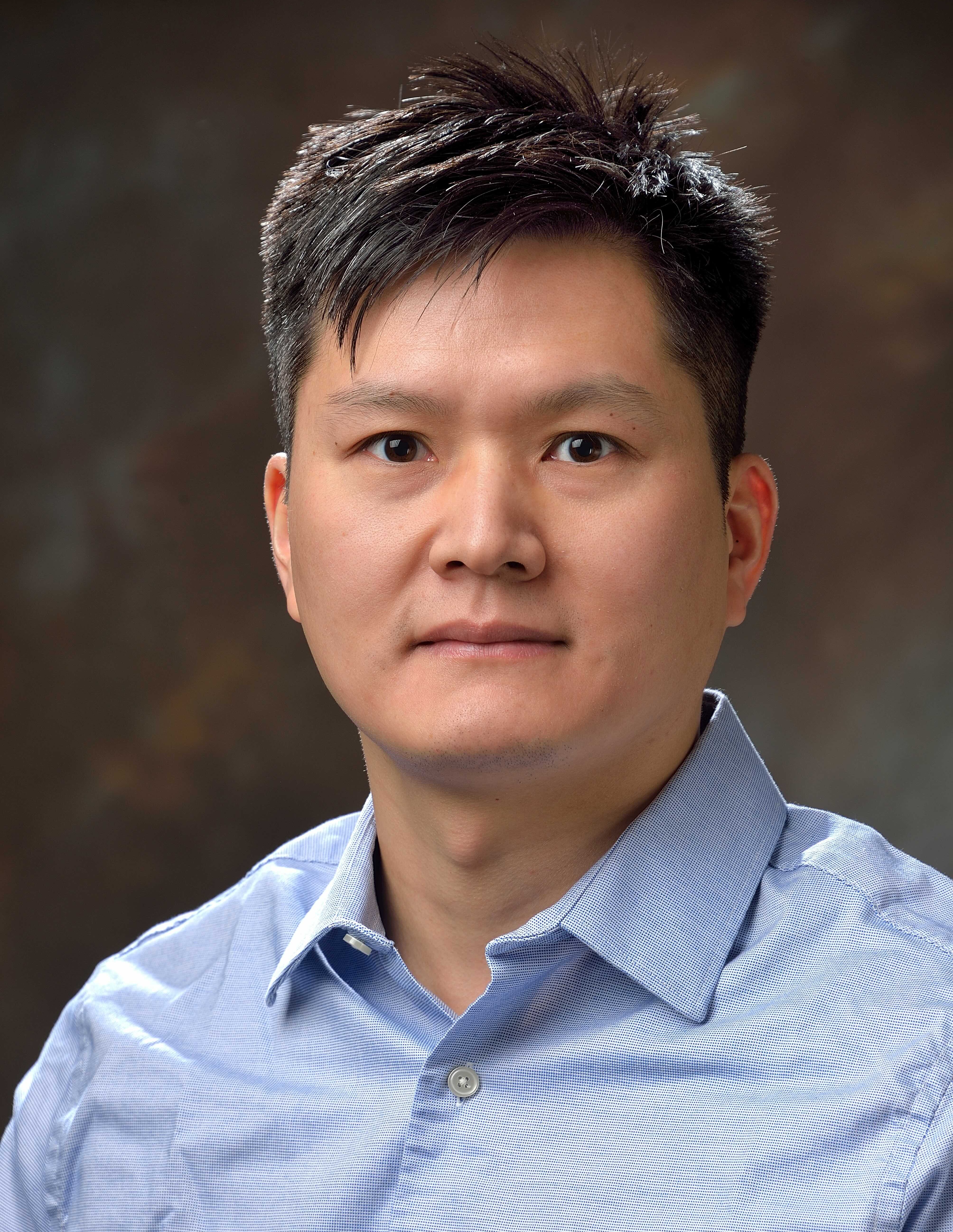 Portrait of Dongsheng Ding